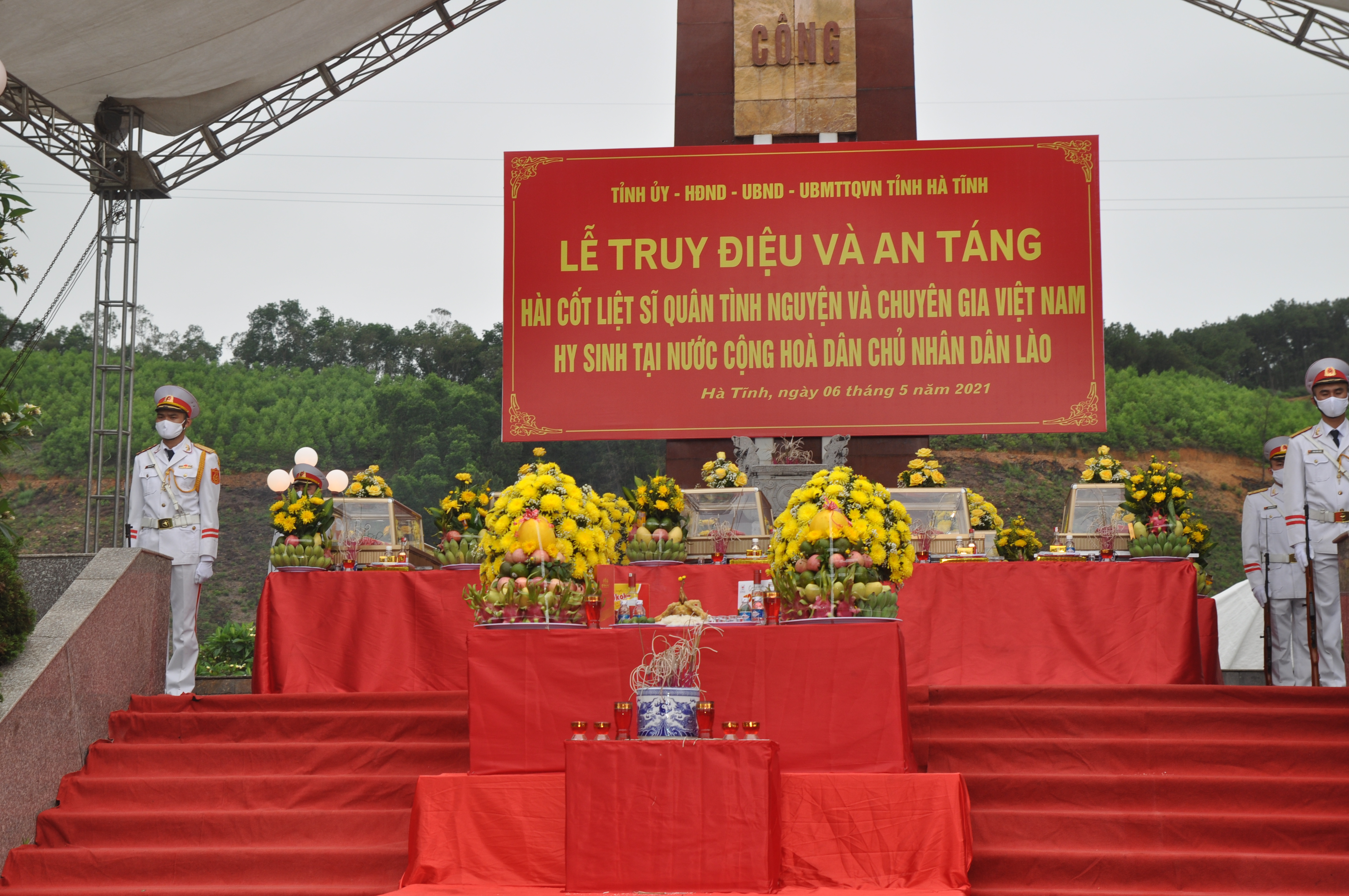 Hà Tĩnh tổ chức trọng thể lễ truy điệu và an táng hài cốt Liệt sĩ Việt Nam hy sinh tại Lào